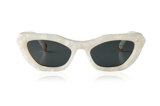The SUGA BABY is a brand new SS/22 style to the OXF range, a unisex 100% handcrafted frame designed to make a statement.
