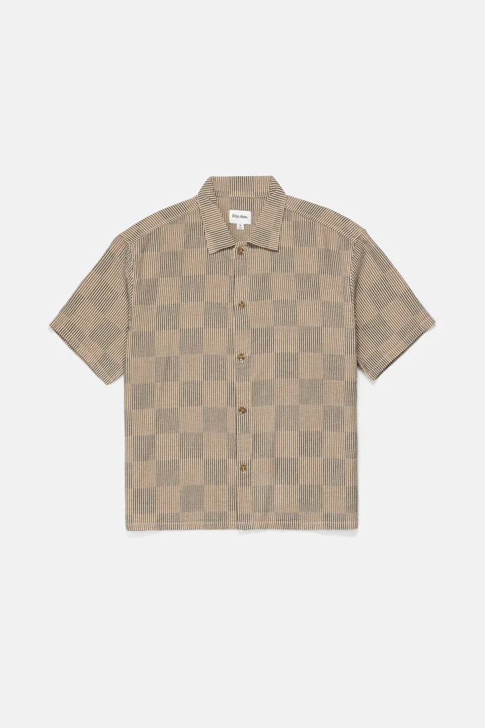 Make a statement with the Tanner Check SS Shirt in Tobacco. This relaxed-fit shirt features a plastic button closure, a one-piece collar, and a straight hem, ensuring a polished look for casual outings. The Rhythm labels and trims complete this stylish piece, perfect for layering or wearing alone.