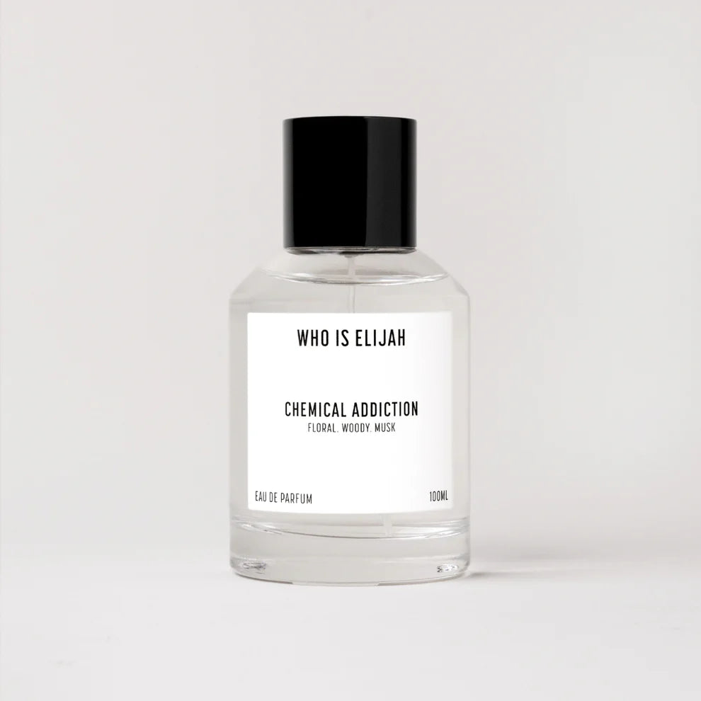 A fearless obsession that draws you deeper with every breath. A charged rush of mandarin, lemon, and bergamot ignites the senses, it is bright, sharp & exhilarating, like the pulse of anticipation before something unforgettable.
As it warms, the scent reveals its sultry heart. Blackcurrant and white florals bloom in harmony, weaving a hypnotic trance of sweetness and raw sensuality.
The final act is an intimate embrace. Pink musk and blonde woods wrap around you like a second skin that is warm, magnet