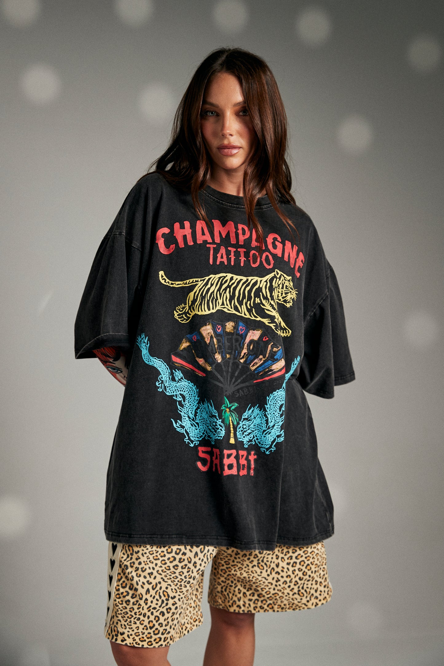 Classic, cool, and a little rebellious – the Champagne Tattoo Tee in Black brings streetwear edge with a vintage twist. Designed in an oversized fit, it’s crafted from premium cotton for that perfect balance of comfort and attitude.