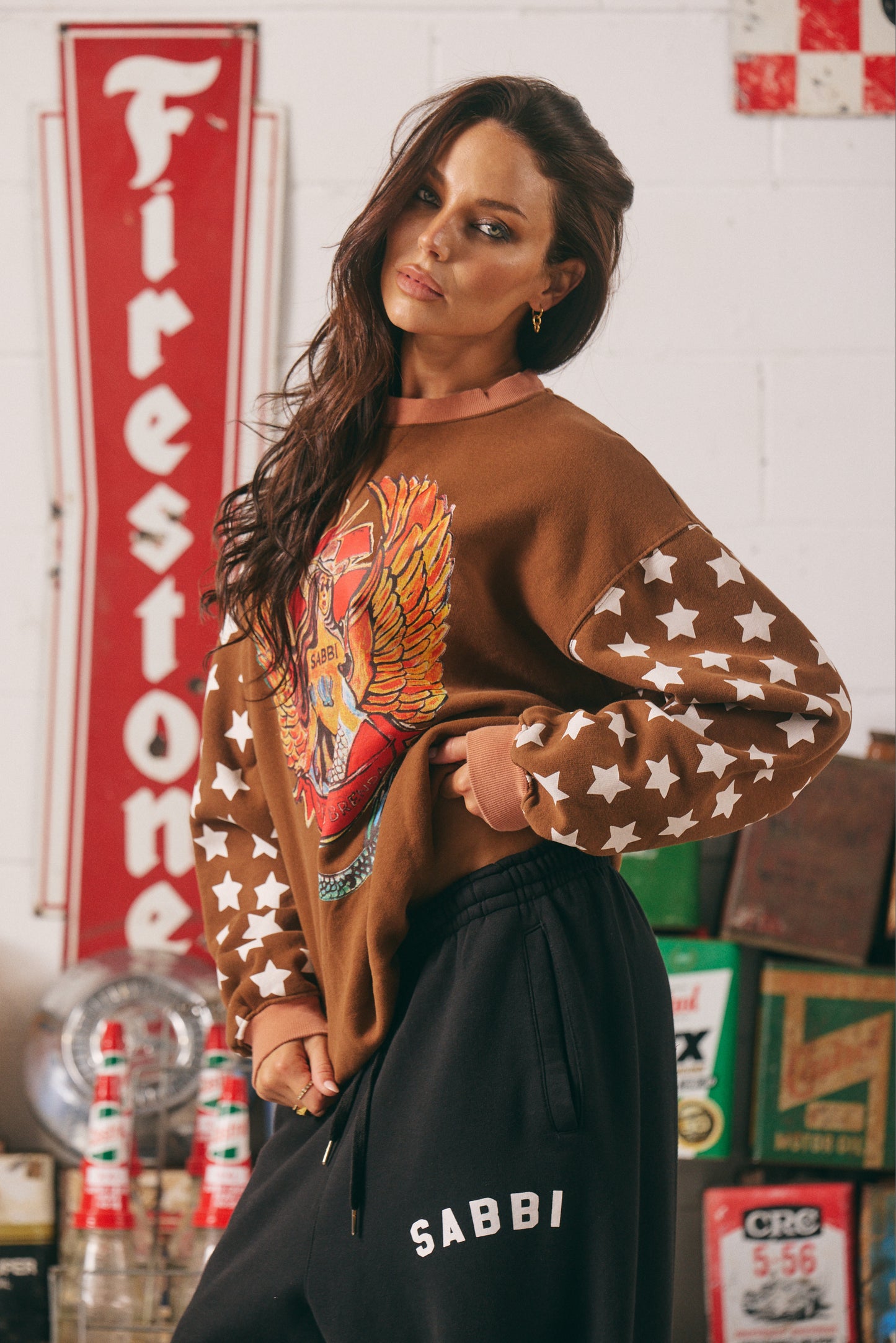 The Diego Jumper – Dream Big Brenda (Rich Clay)
Turn heads and stay toasty. The Diego Jumper in Rich Clay delivers serious vintage varsity vibes with a wild, wanderlust twist. Featuring SABBI’s signature “Dream Big Brenda” mermaid artwork front and centre, and oversized varsity-style back branding, this jumper is made for rule-breakers with heart.
The sleeves steal the spotlight with bold white star prints — a nod to rebel spirit — while the plush fleece interior keeps you cozy from coast to campfire.