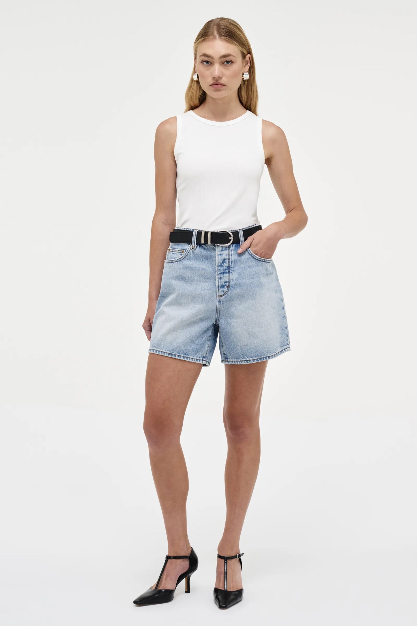 Eva Short – Passenger Light Vintage Indigo
Effortlessly cool and endlessly versatile, the Eva Short in Passenger Light Vintage Indigo is your go-to for a laid-back yet stylish look. Designed with a relaxed A-line wide silhouette and a mid-rise fit, these shorts offer the perfect balance of structure and ease.