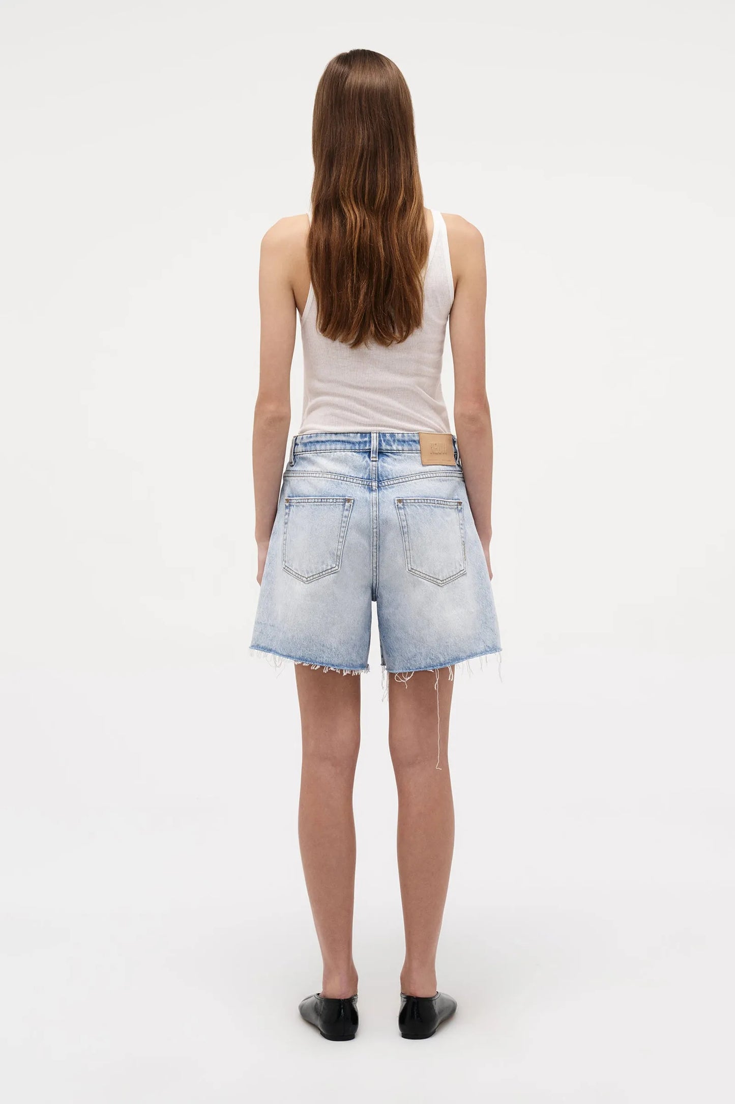 Eva Wide Mode
Relaxed A-line wide leg short designed for a flattering, easy silhouette
Mid-rise fit crafted in rigid denim for a clean, structured look
Made from authentic rigid cotton denim that holds its shape and softens with wear, moulding naturally to the body over time
Mode is a light, bright indigo wash perfect for summer. Has an authentic vintage inspired effect with subtle wash template
Button fly
100% Cotton