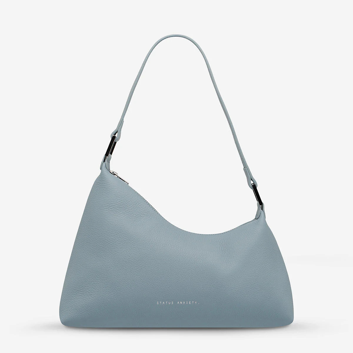 Scientific studies show that the majority of people are attracted to asymmetrical facial structures. Not shying away from her interesting and unique features, Reverie has a generous strap drop to sit comfortably under your arm and will gladly let you share the limelight she so enjoys.