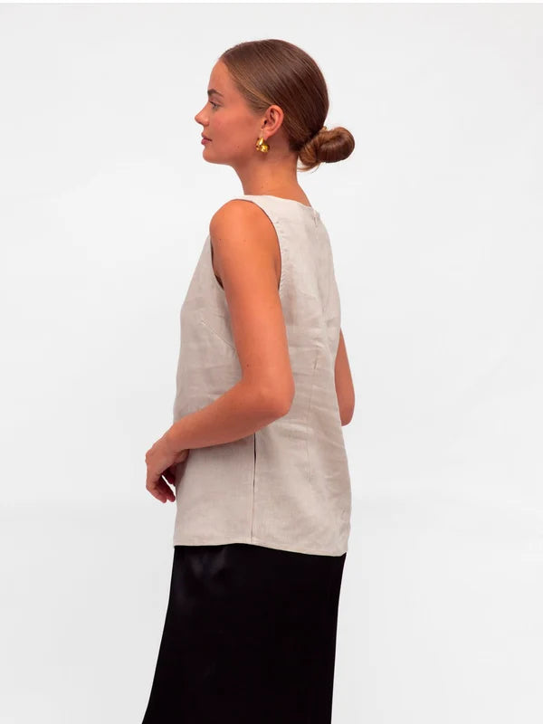 Stay cool and chic in this sleeveless tank. With a crew neckline, zipper in the back, and side splits, it's as functional as it is stylish. And did we mention it's made of luxurious linen fabric? You'll look and feel your best in the Linen Luxe Tank - Oatmeal.
