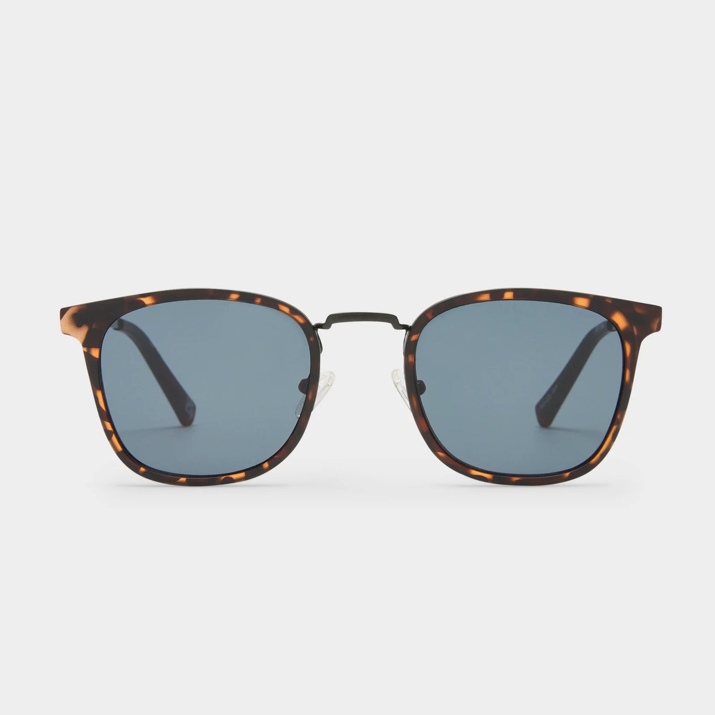 RACKETEER | MATTE TORT - Defined by its bespoke metal encased construction, this fine-framed silhouette features a masculine edge with its matte texture frame. Fitted with spring hinges and adjustable nose pads for a tailored fit.
• Finished in a masculine matte dark tort with tonal dark lenses.
• Made using BPA free polymer plastic which is lightweight, durable and impact resistant.
• Fitted with shatterproof and scratch resistant polycarbonate lenses.