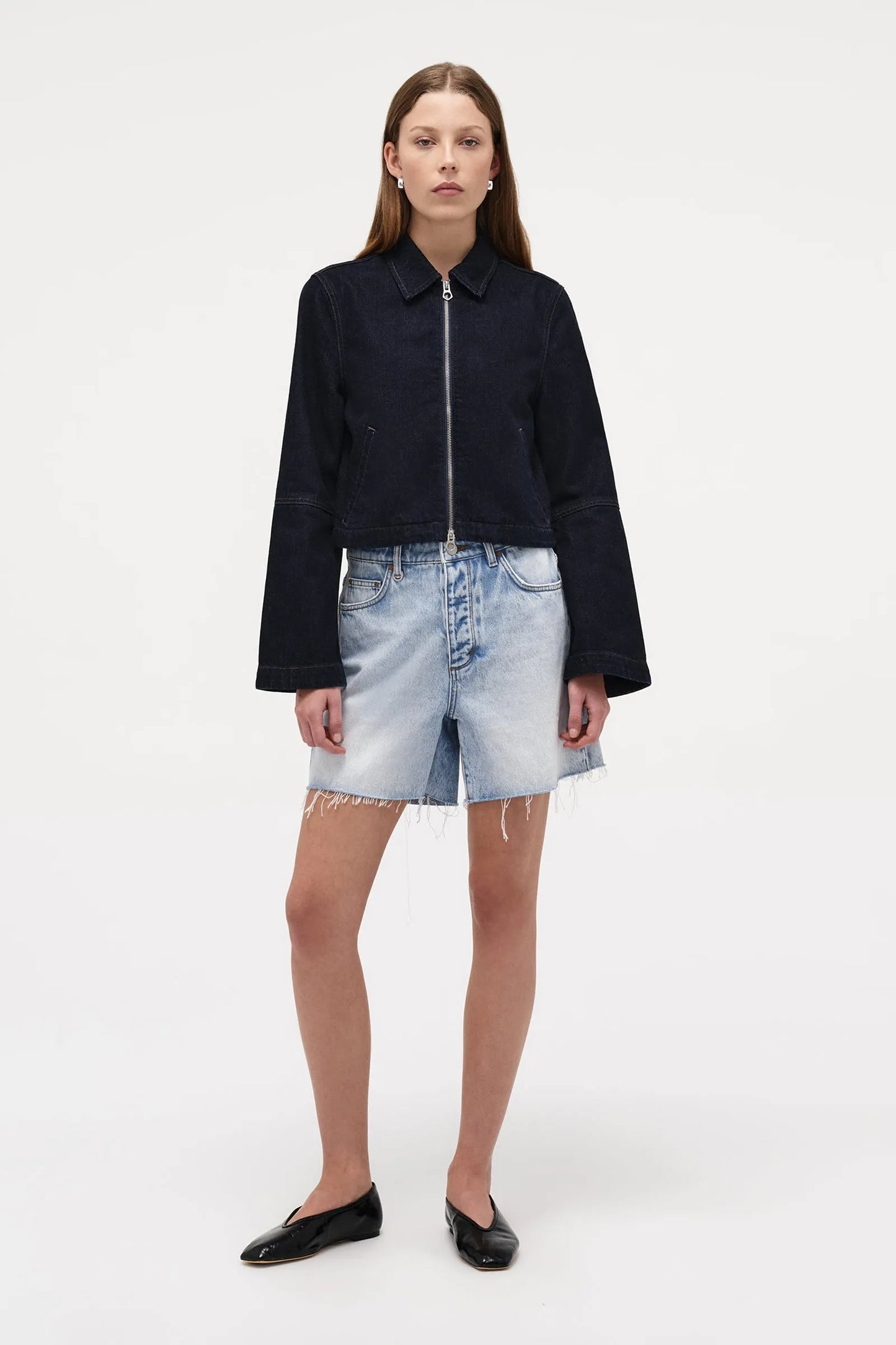 Eva Wide Mode
Relaxed A-line wide leg short designed for a flattering, easy silhouette
Mid-rise fit crafted in rigid denim for a clean, structured look
Made from authentic rigid cotton denim that holds its shape and softens with wear, moulding naturally to the body over time
Mode is a light, bright indigo wash perfect for summer. Has an authentic vintage inspired effect with subtle wash template
Button fly
100% Cotton