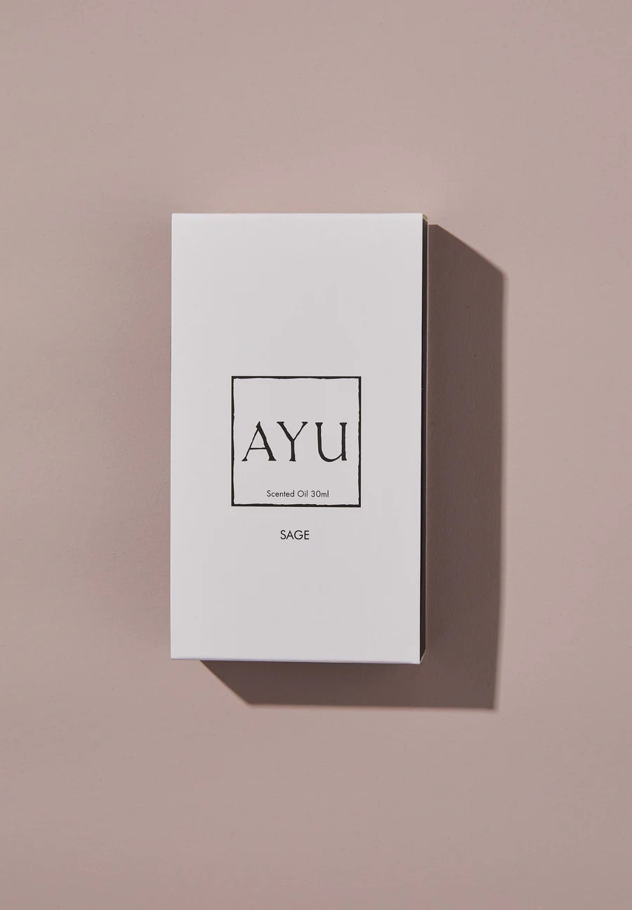 A sensorial ode to our travels across the divine land of India, Sage is a gathering of freshly plucked botanicals to offer oasis to the body under a warm desert sun. Bright herbaceous notes of coriander and peppermint are crushed together with pink pepper to illuminate a warm earthy base.