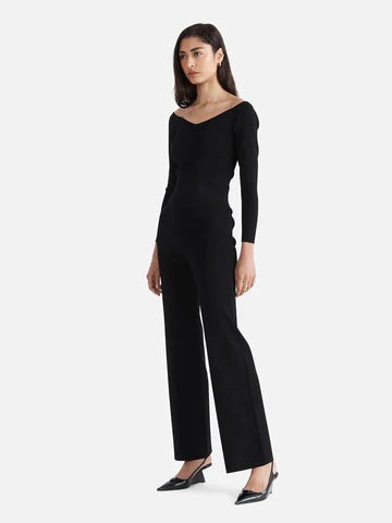 The Evie Luxe True Knit Long Sleeve Top is an easy-to-wear, elevated basic to take you through the seasons. Crafted from a ribbed, stretchy, recycled viscose for a premium quality feel. The top features an off-the-shoulder boat neck design and boasts a figure-hugging fit.