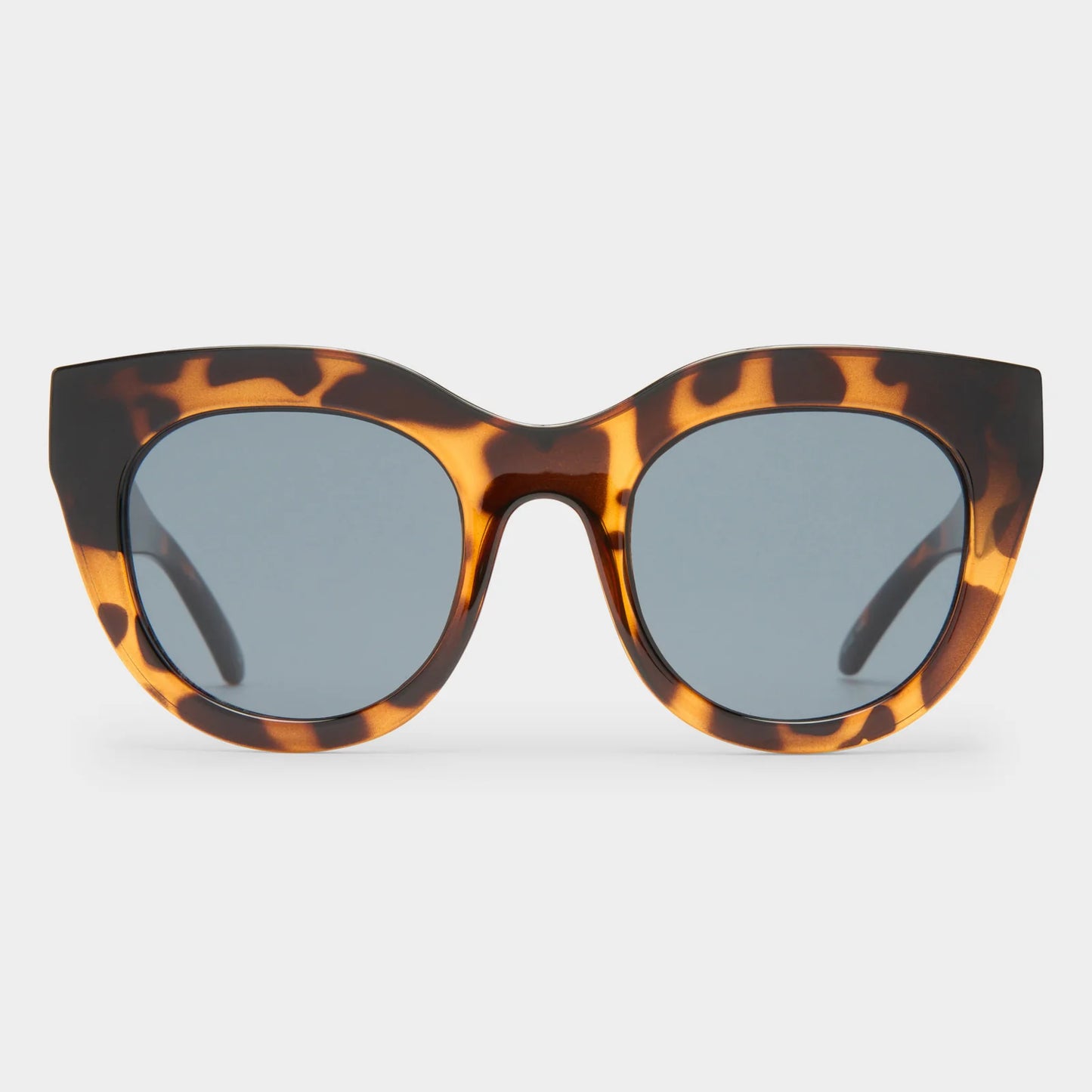 A favourite of Meghan Markle and Olivia Palermo, the AIR HEART silhouette is an iconic Le Specs style. With oversized and dramatic proportions reminiscent of a cat eye, the style is designed with a thick semi-translucent tan frame and luxurious metal top bar inlay, then fitted with premium zero base smoke flat lenses. The perfect statement sunglass to suit all face shapes.
