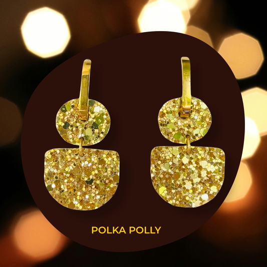 Dainty Hoops are an everyday wardrobe staple!
Carefully hand crafted from our signature premium leather and glitter in light gold for maximum sparkle!
Length 50mm Width 25mm (approx)
Shes a breeze to wear being ultra lightweight.
Golden stainless steel chunky hoops. Genuine leather.