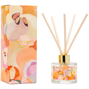 ARTIST SERIES DIFFUSER | SWEET PEACH + LYCHEE | JADE FISHER
Tropical lychees and juicy white peaches, blended with raspberry, sweet guava, lime zest and vanilla bean.
Artwork by Jade Fisher
100mls
4-6 months use
Cruelty free + vegan
High quality fragrance oil 
Natural reeds
Hand poured in the Yarra Valley | Melbourne