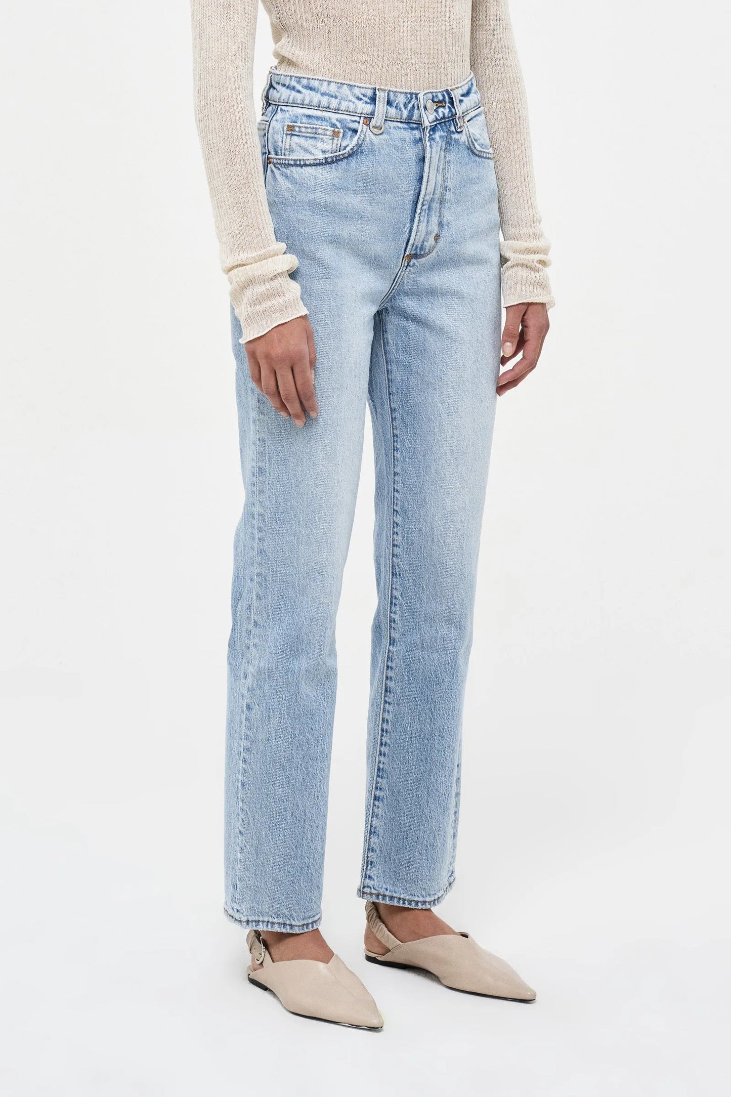 The Nico Straight Passenger
The Nico Straight features a high-rise waist and a classic, straight leg for an elongated silhouette
A versatile cut that adapts easily to both casual and refined styling
Super high rise jean designed to sit at your navel
Zip fly and 5 Pocket construction
Complete with our signature Neuw Denim repair stitch and fob ring
