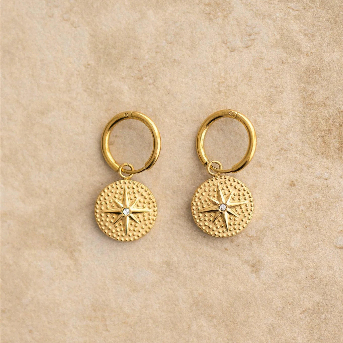 Add some charm to your look with the AVA earrings. Guaranteed to make you stand out and sparkle from the crowd. Shine bright with AVA!
S925 Gold Plated Sterling Silver
Cubic Zirconia/Star Charmed
Lead,Nickel & Tarnish Free
Hypoallergenic
Measures 2.5cm in Length