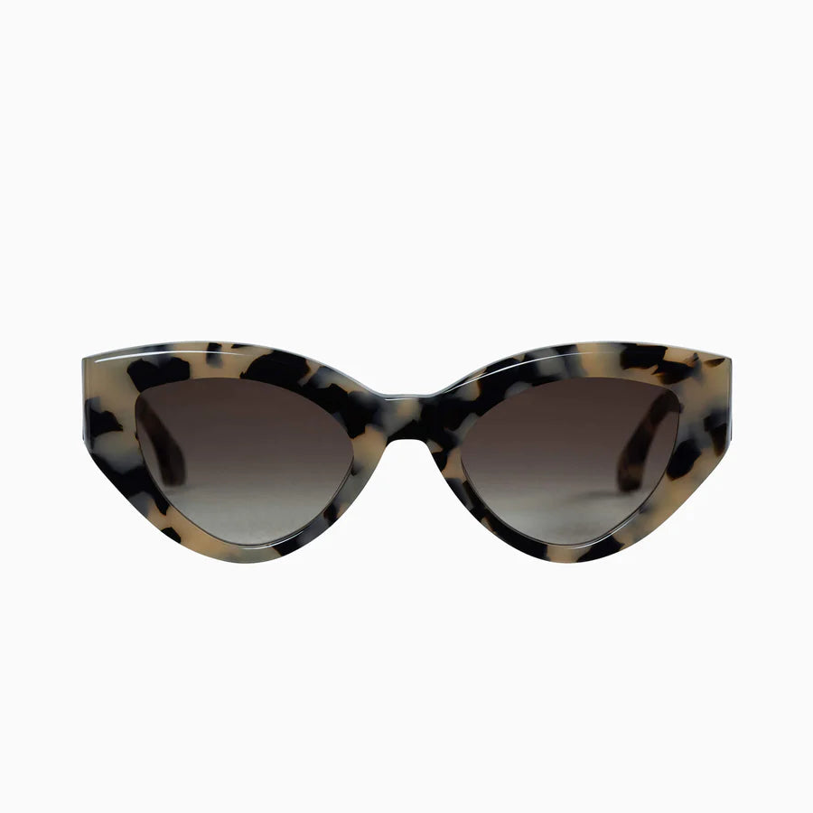 With a timeless and chic look, the Bones is a mid-size sunglasses frame with clean lines and a bevelled brow that is available in an array of colours. Featuring branded metal temple caps and OBE fixed hinges for a premium, high-quality finish.