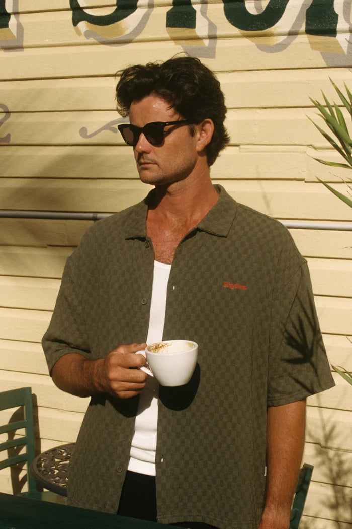 A casual woven layer, the Wash Check Relaxed SS Shirt in Green features a lightweight textured check fabric with an easy, relaxed fit. Embroidered detailing at the LHS chest adds a refined touch.