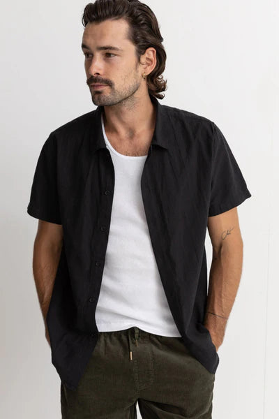 A year round staple spun from a breathable linen cotton blend fabrication, the Classic Linen Short Sleeve Shirt is a soft-touch standard fit featuring a straight hem and a slightly wider fit, making it great for wearing open or buttoned down. This style is a wardrobe staple, made for laid back days.