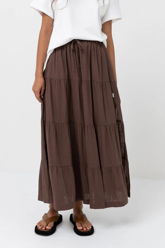 With a sweeping hemline, the Classic Tiered Maxi Skirt is sure to make a statement. Delivering in our latest Classics Collection, the updated design is a timeless head-turning piece that can be worn all year round. Made from a comfortable rayon linen blend.