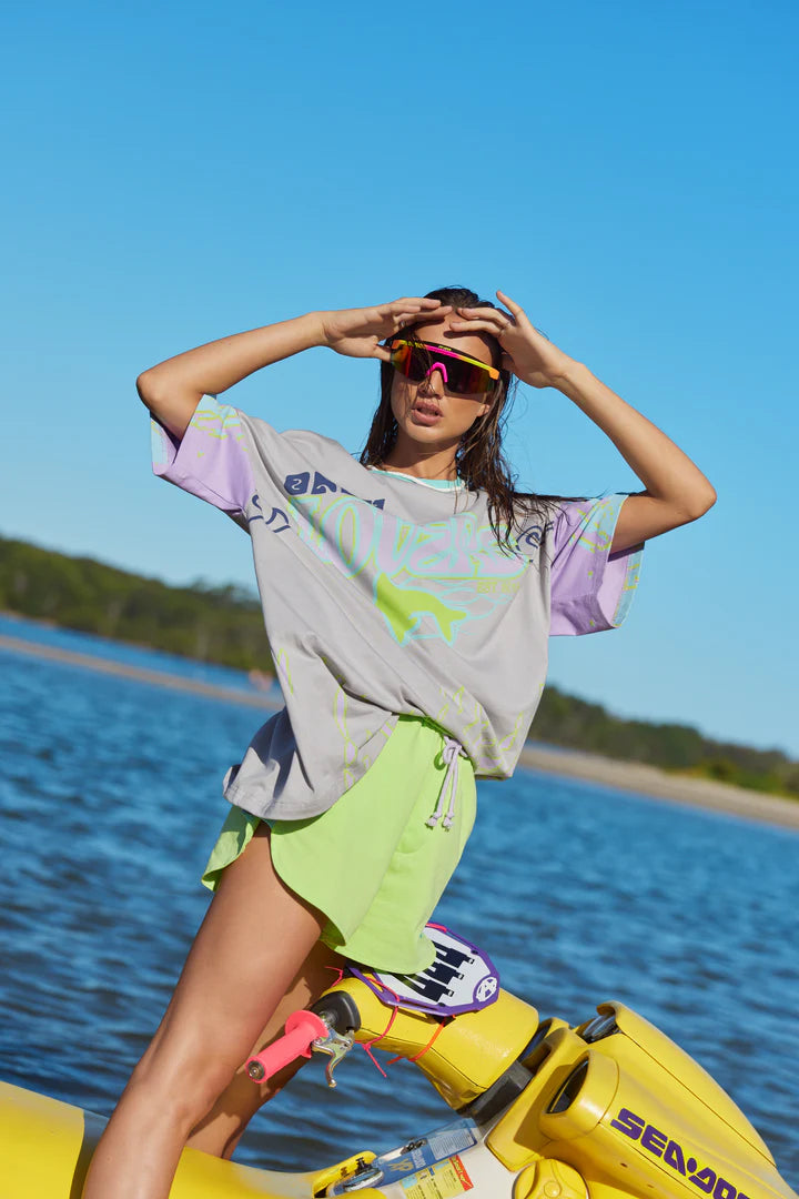 Moto tee energy on holiday.
Born from salt water and sun glare, the Wave Racer Tee is cut in our signature oversized fit and made from soft 100% cotton, bringing sun-bleached colour hits and 90s nostalgia into an easy, throw-on piece with main character energy.