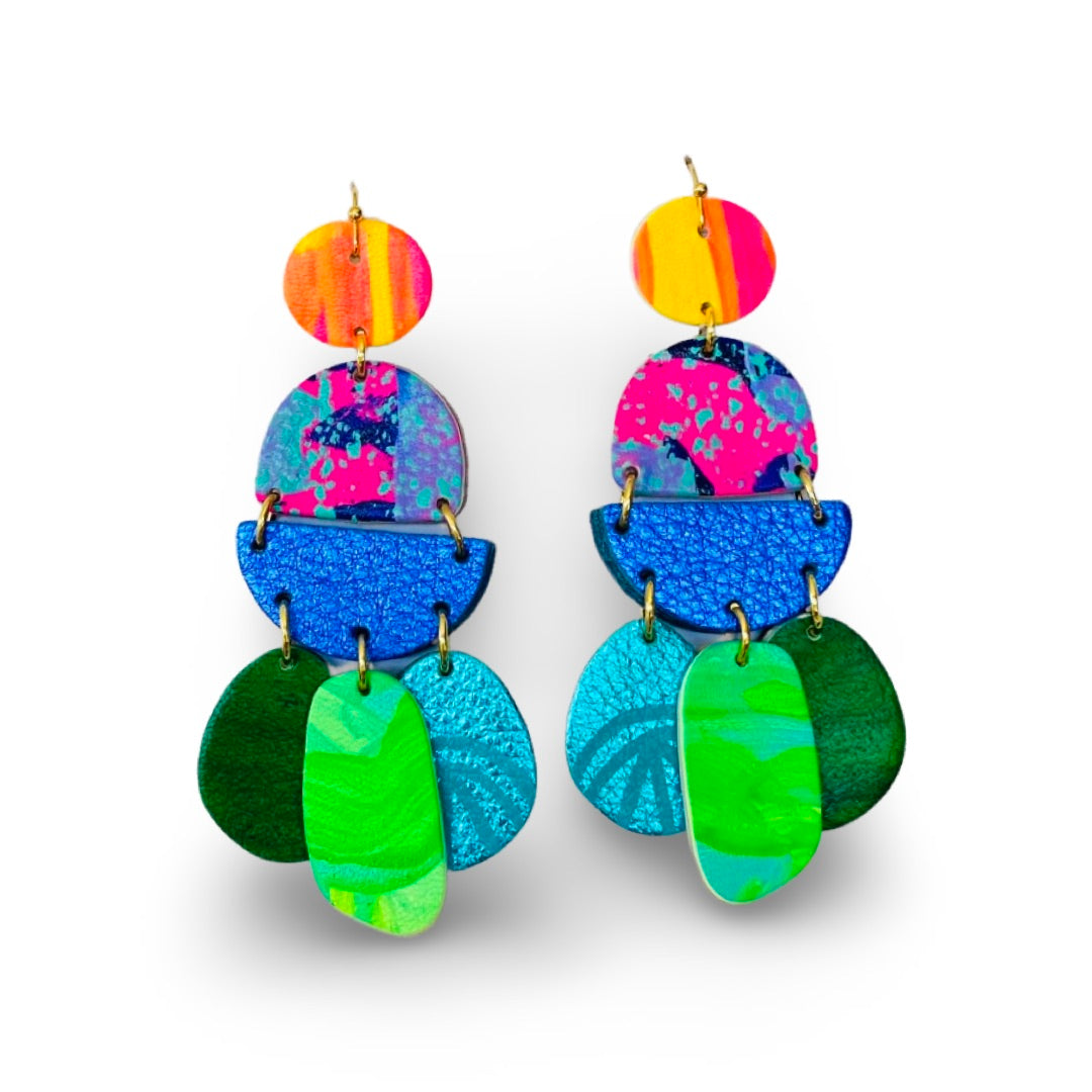 Rainbows for your ears!
A stunning collection of bright metallics and hand painted genuine leather beads set on gold stainless steel hooks.