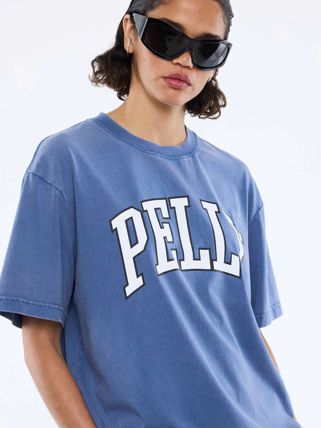 Sharp structure. Laid-back ease.
The Jessie Oversized Tee Varsity is cut in a boxy, relaxed fit, finished with a vintage wash.
Featuring a classic varsity-inspired print, it's a key player in a modern, expressive wardrobe.
