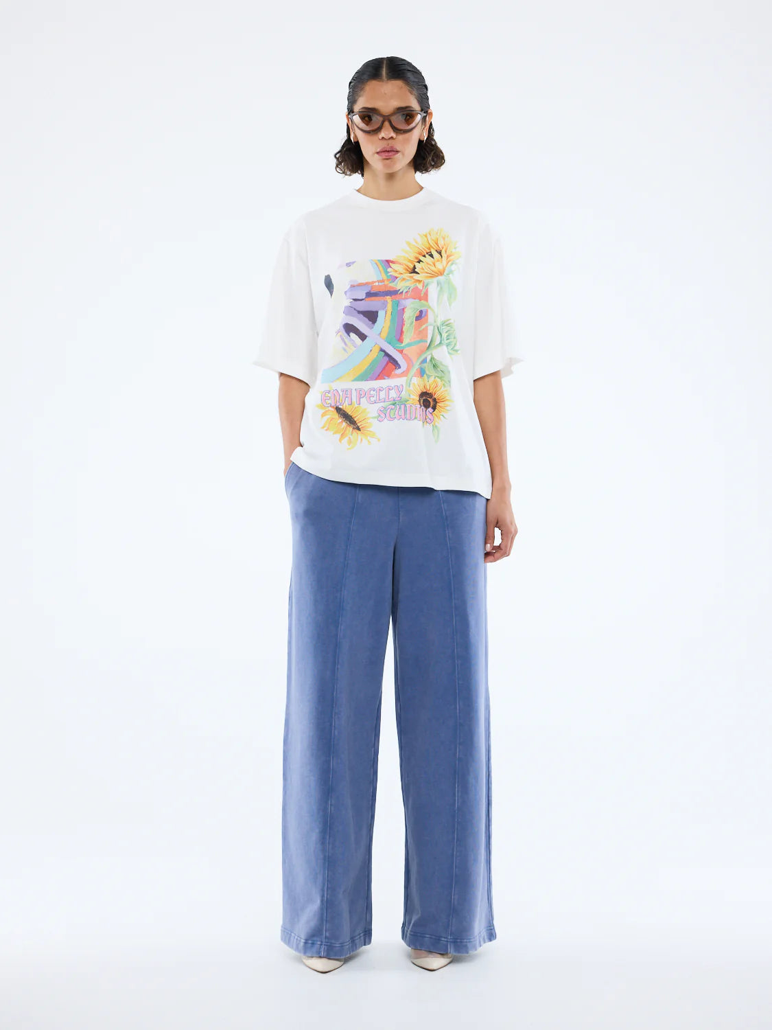 Radiant charm. Effortless style.
The Sunflower Warp Tee is crafted from soft cotton jersey in a relaxed, oversized fit for ultimate comfort. Featuring a vibrant, retro-inspired warp graphic intertwined with bold sunflower illustrations, it channels both nostalgic energy and modern flair. Designed with a classic crew neckline and a lived-in feel, this tee brings a burst of colour and personality to your everyday wardrobe.