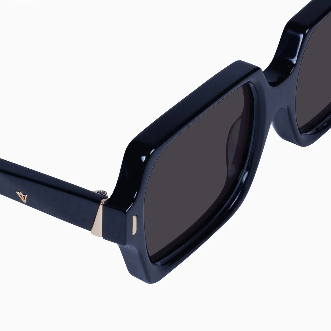 Liberty - A mid-sized, versatile frame with metal trim and a thick, flat face.