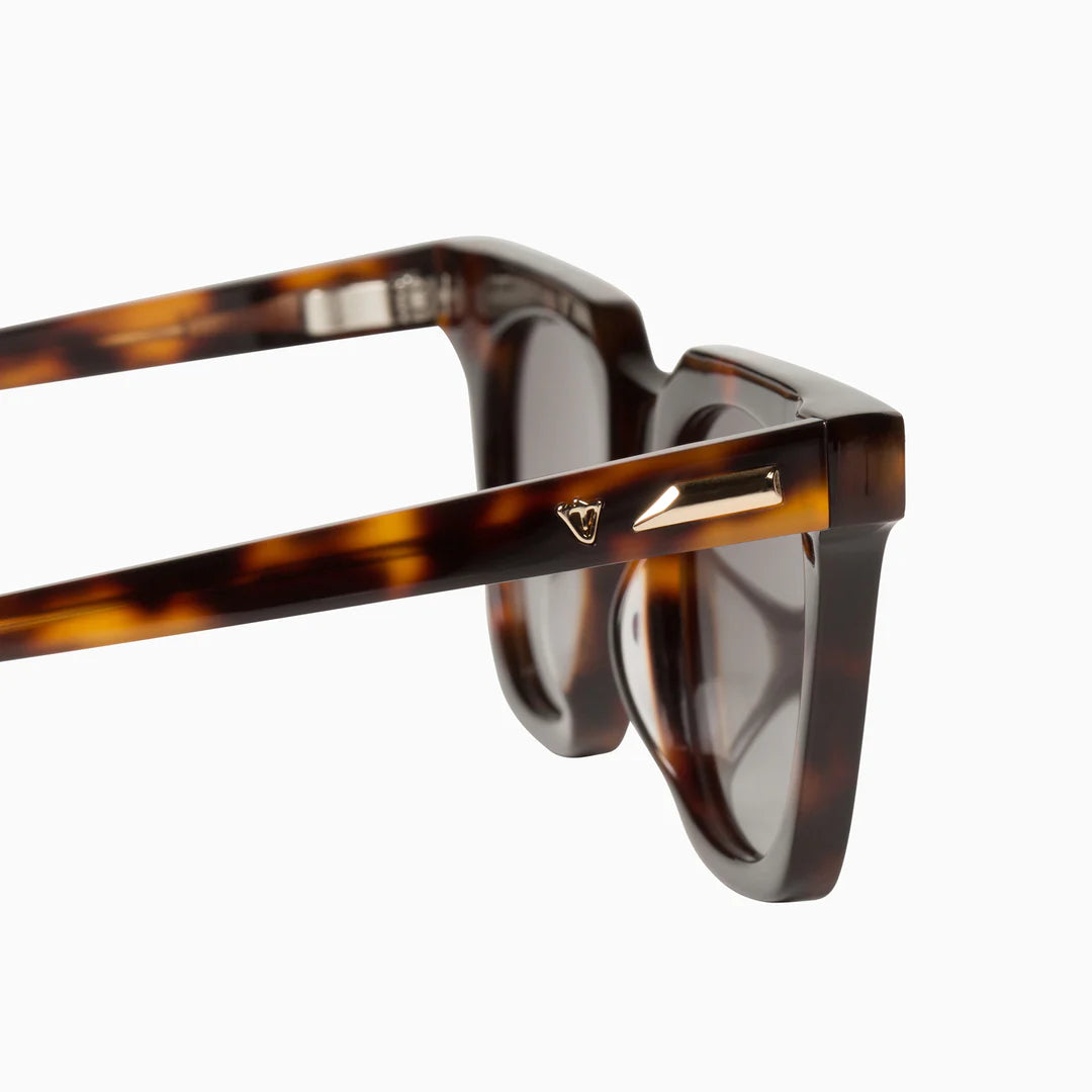 Dylan Kain - Vintage Tort w. 24k Gold Metal Trim / Black Gradient Lens