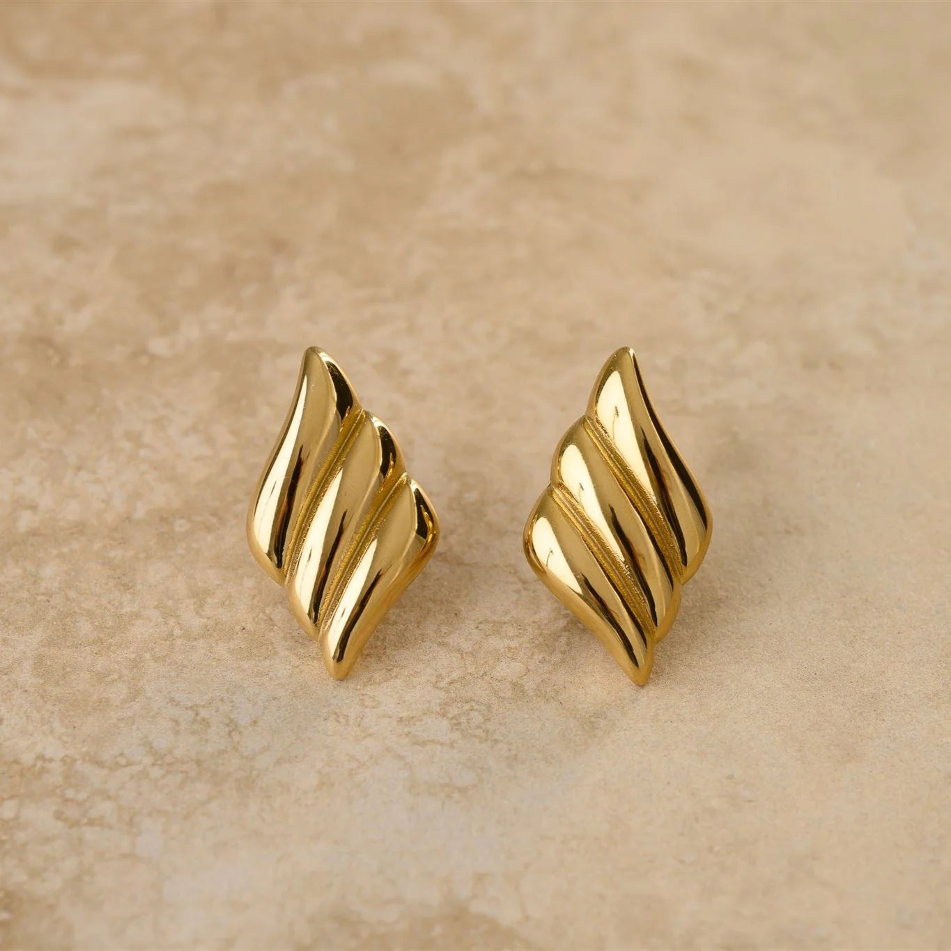 Unleash the storm with these diamond-shaped button earrings. Add some sophistication to your outfit and let your inner spark shine through.
18Kt Gold Plated
Shell Shaped/Drop Earrings
Lead, Nickel & Tarnish Free
Hypoallergenic
Measures 3.7cm in length & 2cm in width
Weighs 12g