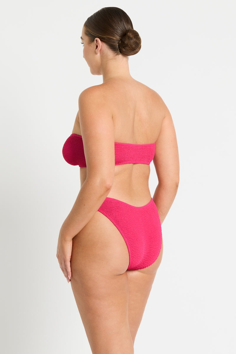 Introducing Sign Brief, our most conservative mid-cut brief that offers full coverage with a classic hipster design. Crafted with a punchy, vivid colour, its second skin fit lets you express your style by wearing it low, mid or high on your hip. Enjoy a classic look with a touch of luxury. Handcrafted in Sydney, Australia.