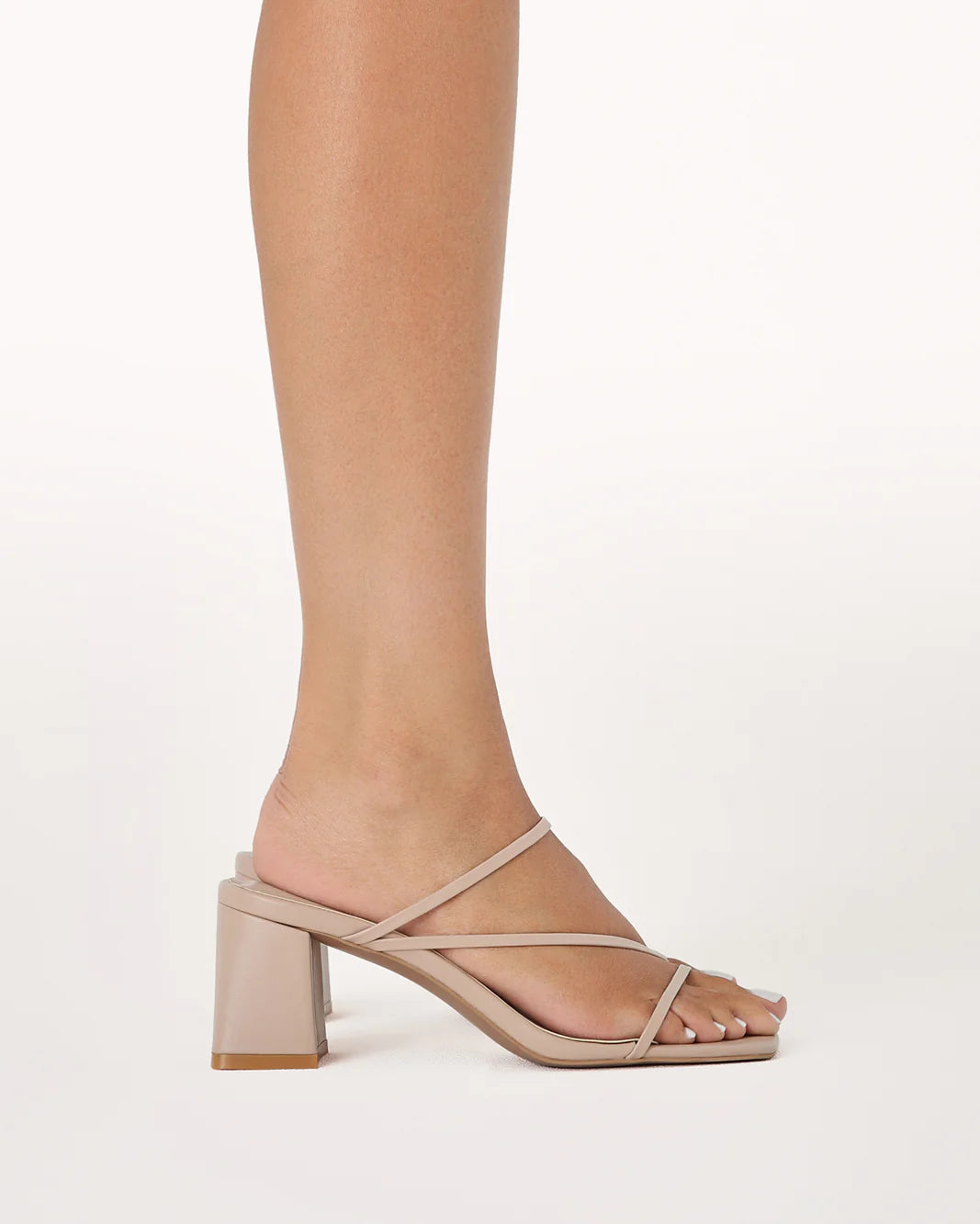 Yazmin 2.0 by Billini is a classic block heel mule. Best-selling cult style Yazmin has been given a contemporary refresh, featuring a new slim-line, flared block heel and slightly padded footbed.