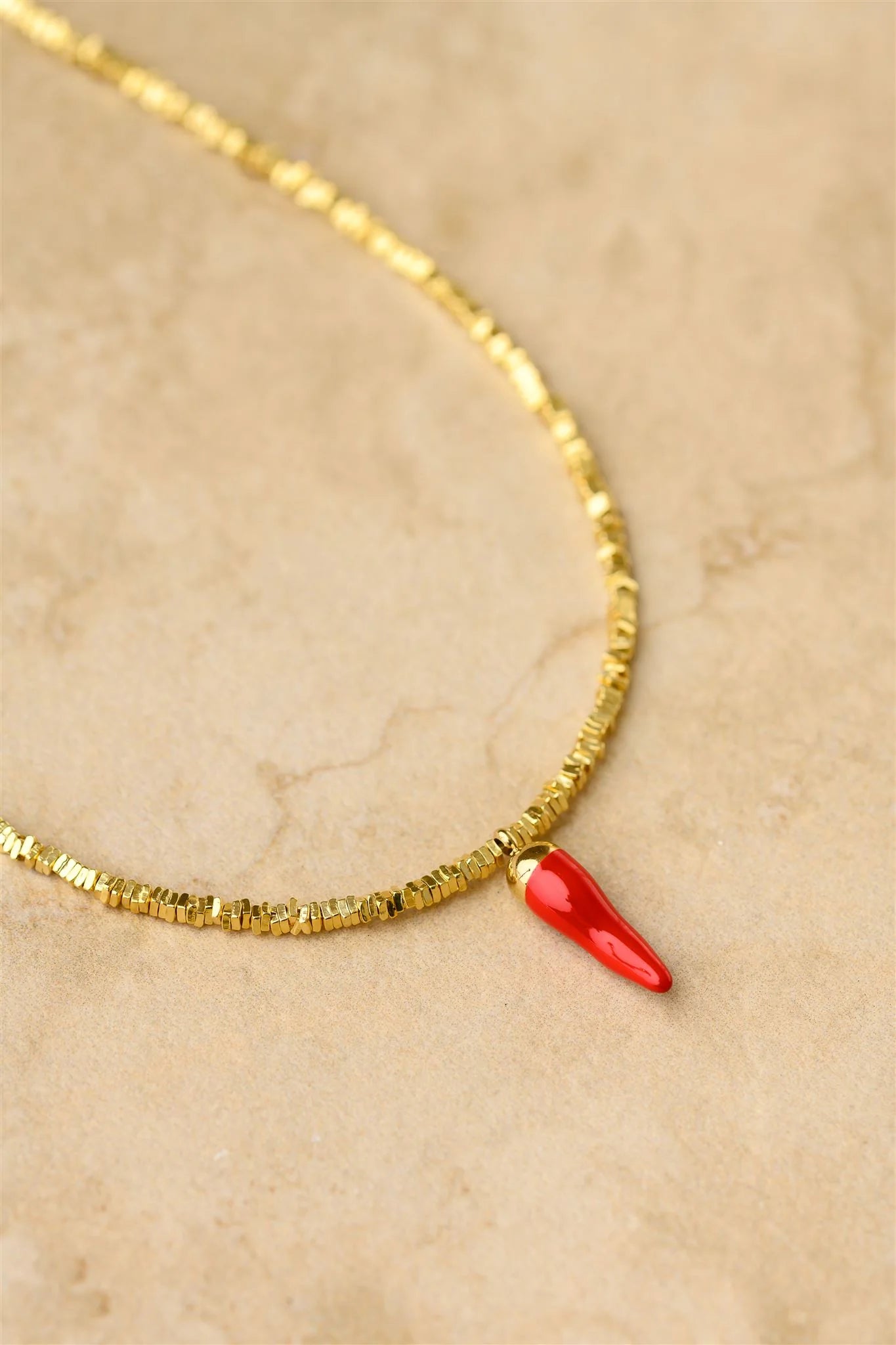 Add some spice to your look with this Cornicello Necklace! Featuring a chilli charm on a crushed gold thin chain, this necklace is perfect for adding a touch of playfulness to any outfit. Don't miss out on this quirky and unique accessory!
925 Gold Plated Sterling Silver
Lead,Nickel & Tarnish Free
Hypoallergenic
Waterproof