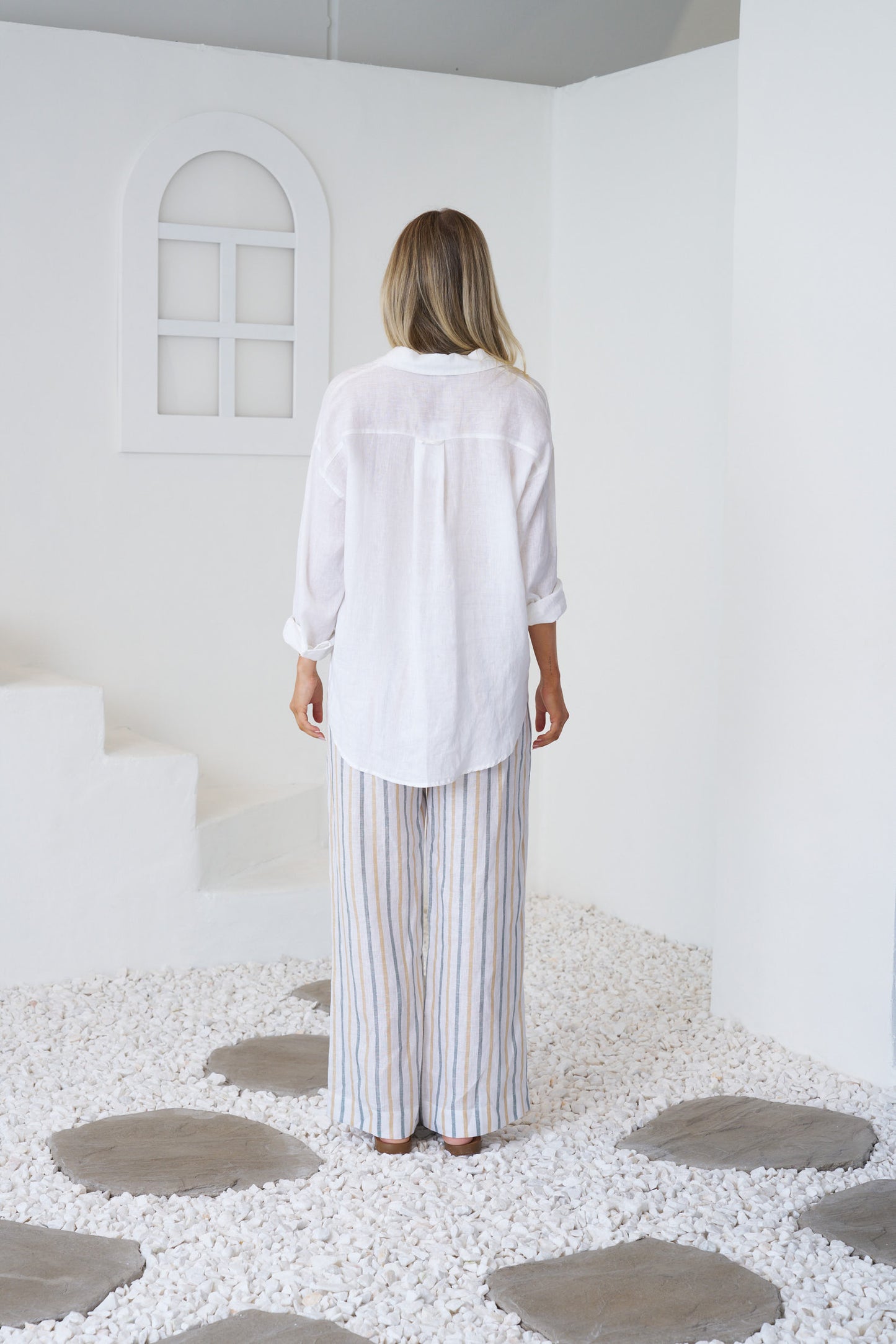 Button up and get ready for a day full of fun and adventure! Our Millie Shirt in white is the perfect blend of style and function. With functional buttons and a relaxed fit, you'll stay cool and comfortable all day long. Made from 100% linen, it's the perfect choice for your next outdoor escapade.