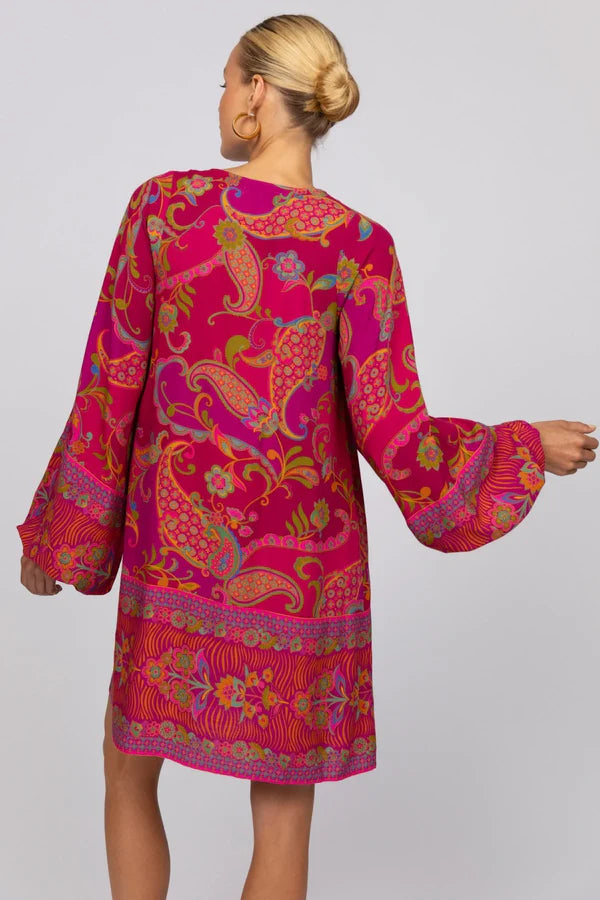 The Arizona dress blends effortless style with all-day comfort, making it a go-to piece for your wardrobe. An easy slip on style, featuring brass buttons, poet sleeves, and a relaxed silhouette, it’s thoughtfully designed to flatter all body shapes. Perfect for every body shape, pregnancy and breastfeeding —this versatile dress has you covered.