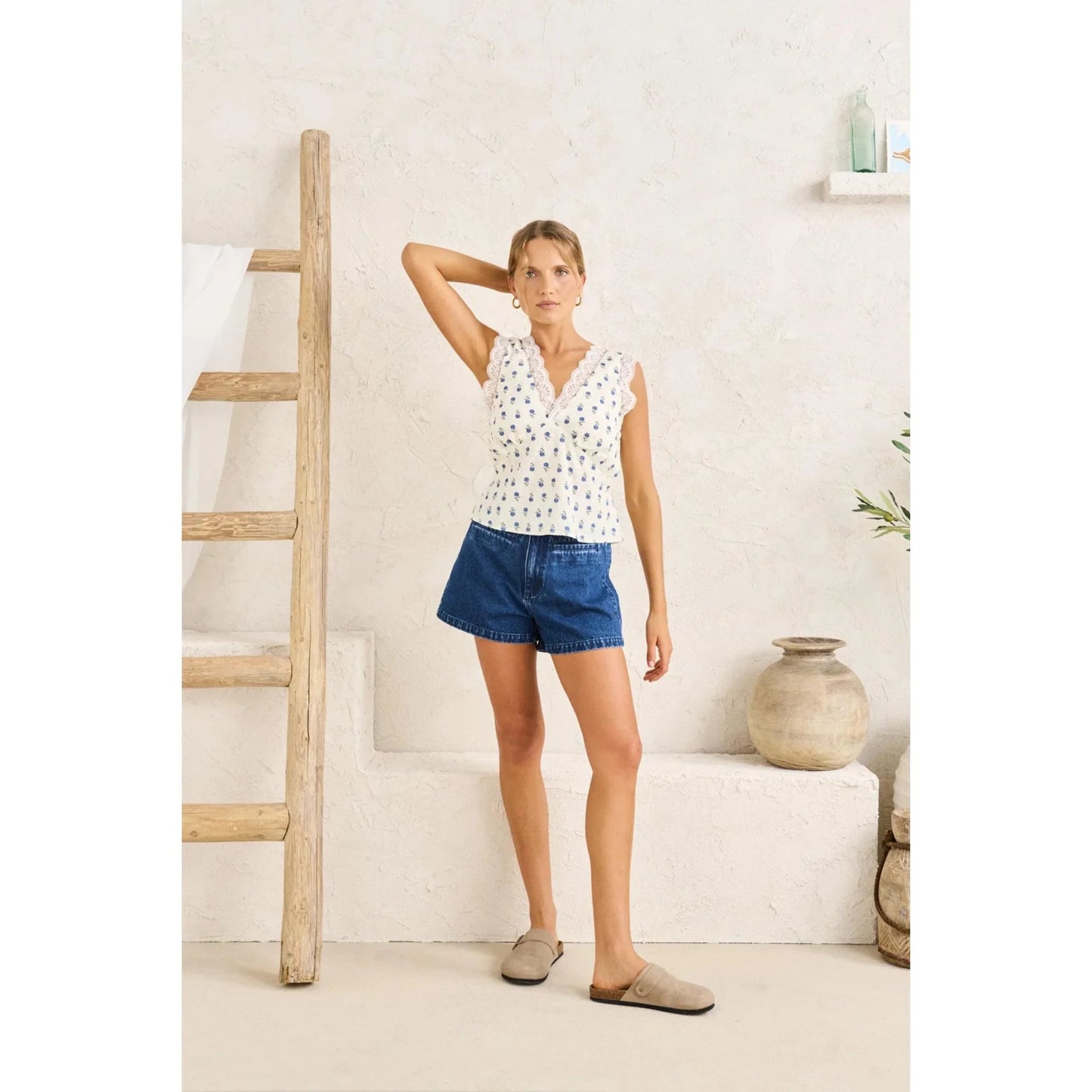 The Primrose Lace Top in Floral blends soft print with feminine lace trims. Featuring a V-neckline and cropped length, it's made to pair back with your favourite denim or skirt.