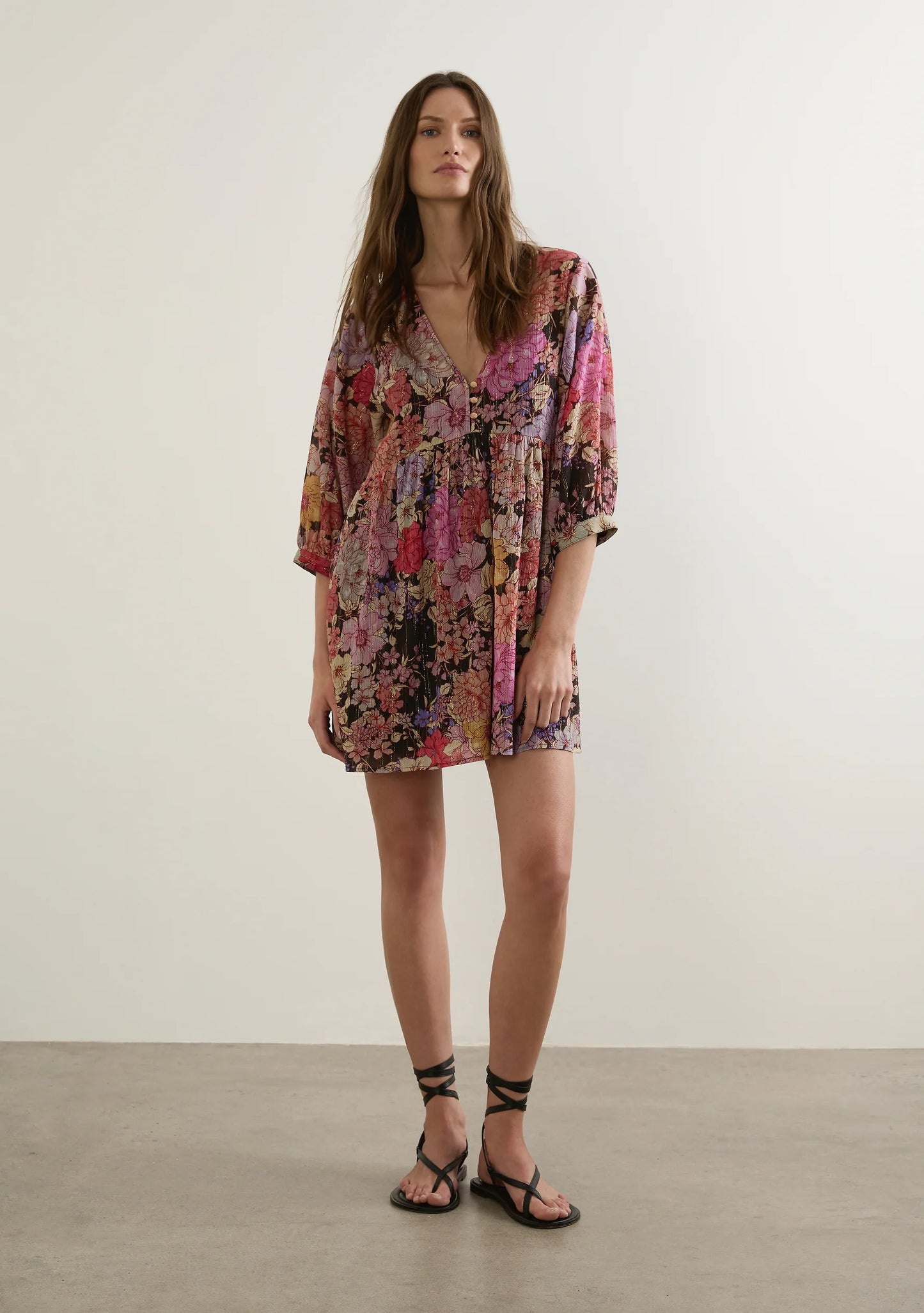 The Valley Mini Dress in black Ode Floral is a quintessential Auguste design, crafted from our trademark cotton with gold lurex thread woven throughout. Featuring a flattering V-neckline, button-front bodice, and voluminous three-quarter sleeves with a softly gathered waist, this shimmering summer staple is effortlessly feminine for every occasion.
Our campaign model Daisy is 173cm / 5'8" and wears a Size S.
Our studio model Kasia is 182cm / 5'11.5” and wears a Size S.