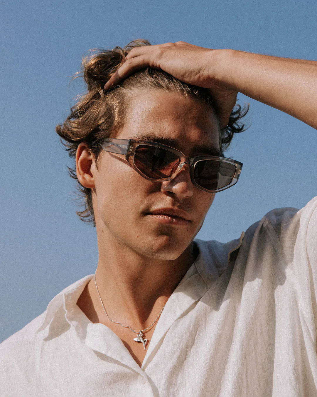 Unleash your inner gem with the Diamond frame! Geometric angles along the base create a stunning diamond-like effect, while beveled edges add an elevated touch. Embrace edgy sophistication with a twist of geometric flair.
Diamond’s medium to large style fit captures the essence of bold elegance enhancing oval, square, and heart-shaped faces.