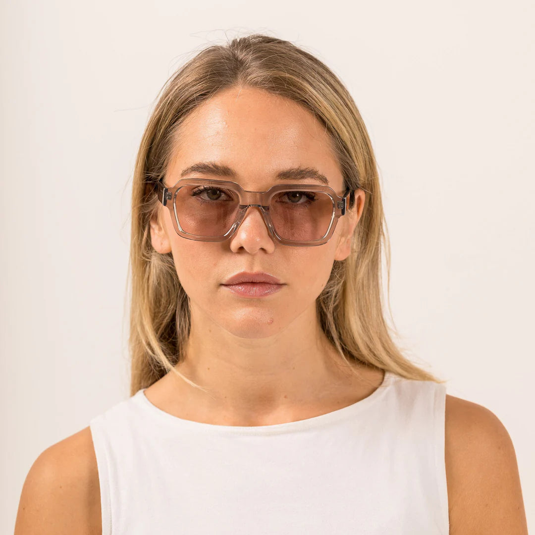 Give some air to your audacious side. Leroy emboldens the brave with its thick frame that’s as large as your best life.
Sunglasses that will make you feel like you can do anything, because those who rise to the challenge can.
The medium fit complements a variety of face shapes, making it a go-to choice for those who want to make a statement.