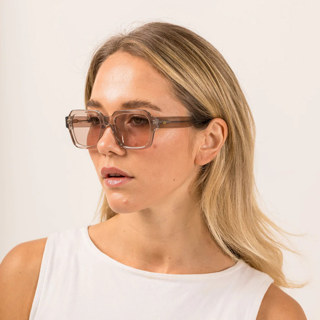 Give some air to your audacious side. Leroy emboldens the brave with its thick frame that’s as large as your best life.
Sunglasses that will make you feel like you can do anything, because those who rise to the challenge can.
The medium fit complements a variety of face shapes, making it a go-to choice for those who want to make a statement.