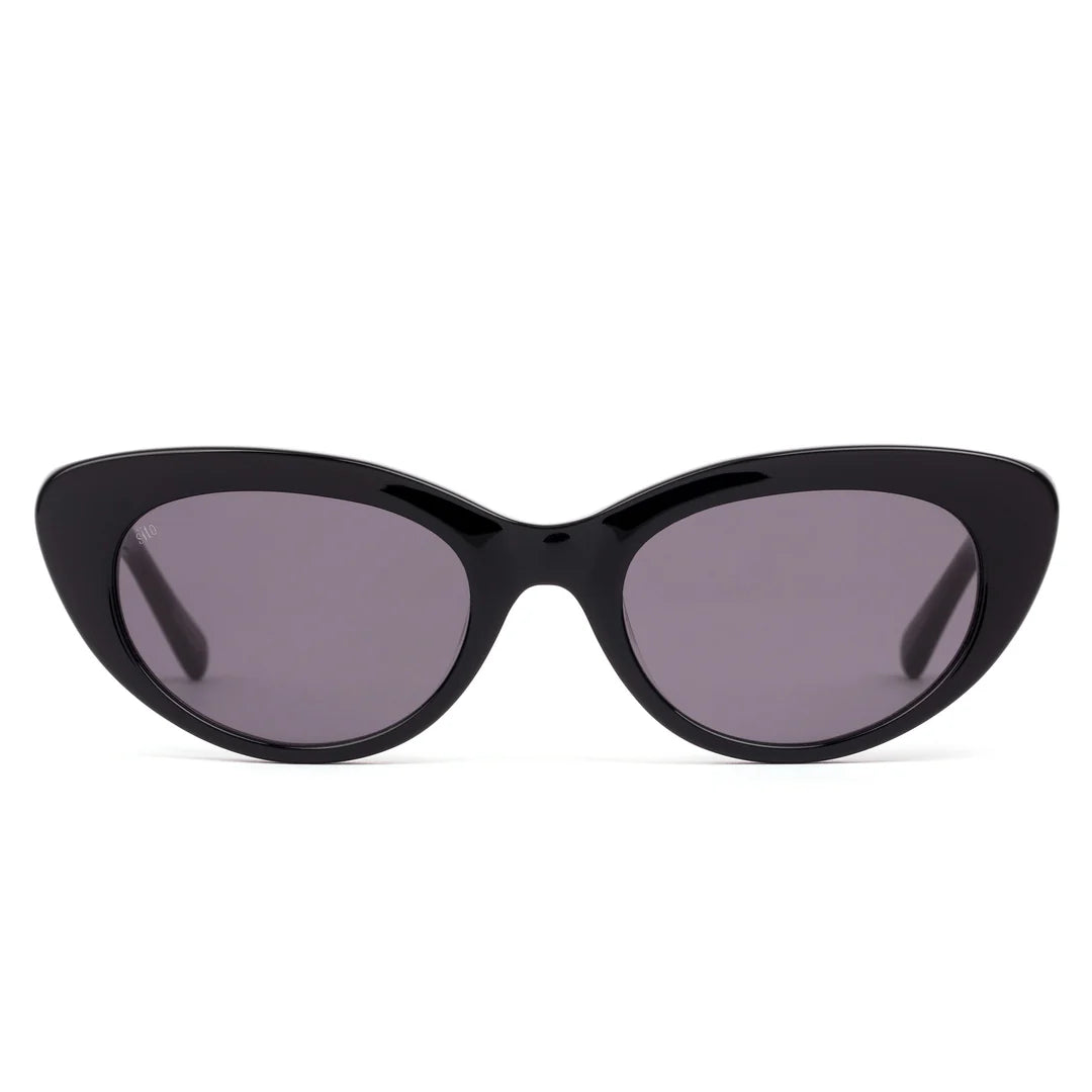Siena, your ultimate go-to cat eye frames for any occasion. Radiating femininity, the oval cat-eye design is a timeless classic, paying homage to the elegance of yesteryears while remaining exceptionally current.
Siena adapts to a variety of facial contours making them the perfect choice for smaller-sized square, oblong, heart, diamond, and, of course, oval face shapes.