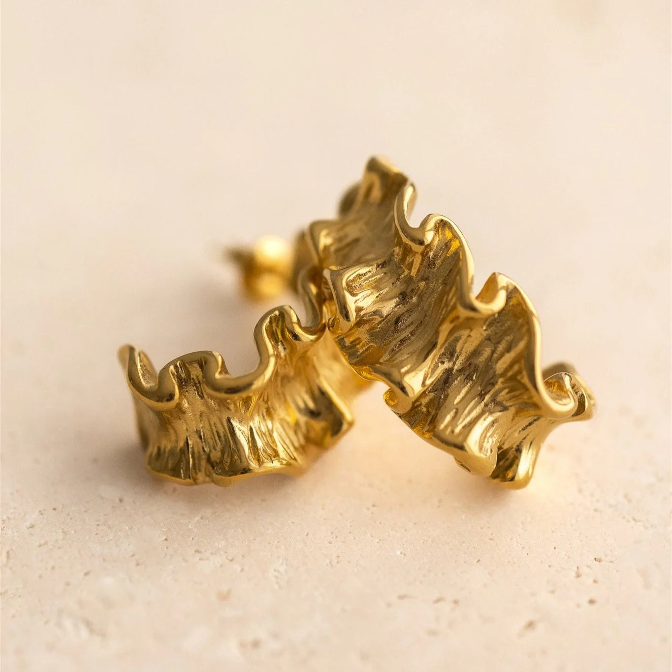 Get ready to make a statement with SOLEIL, our best selling earrings of all time. These statement earrings are sure to turn heads and add a touch of fun to any outfit!
18Kt Gold Plated
Lead, Nickel & Tarnish Free
Hypoallergenic
3cm in Length & 1cm in Width
