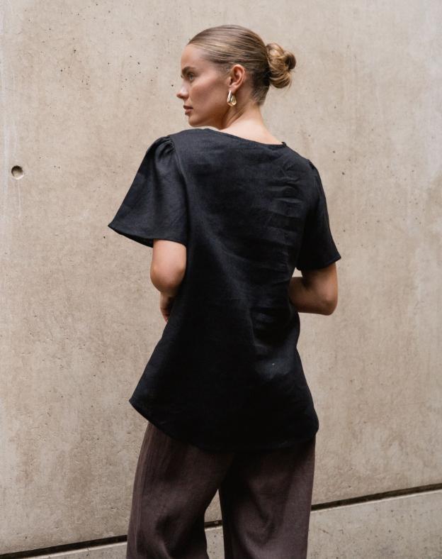 The Delight Top - Black
The White Closet Black Linen Top combines comfort and chic with its breathable linen fabric and floaty sleeves. Its loose fit allows for a relaxed style, while the elegant front tie-up across the bust adds a feminine touch. Wear it loose for effortless ease or tuck it in to highlight your silhouette. This versatile top is perfect for elevating your everyday look with understated sophistication.