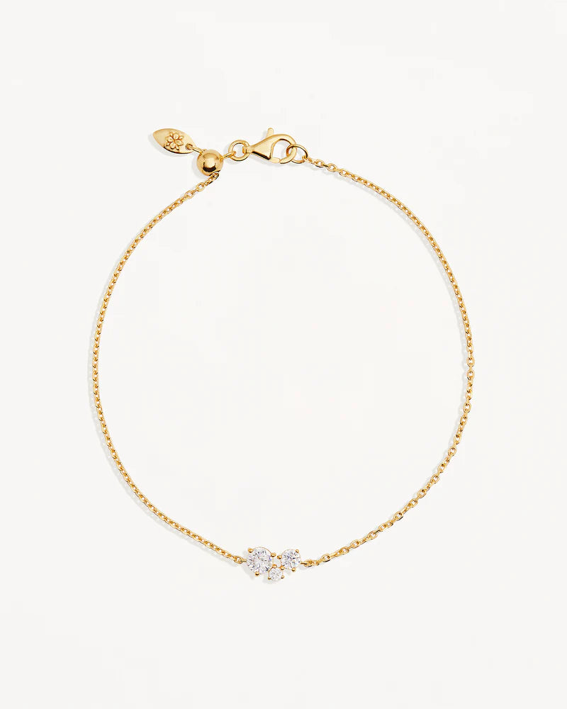 The Whispers of Love Bracelet features a classic trio design with an asymmetrical twist with varying sizes of round-cut crystals. This piece is a visual poem to the simplicity of love - and all the quiet magic it holds. It’s classic and delicate design is the perfect subtle touch of sparkle for the bride looking to shine in her own light.
Available in 18k gold vermeil and sterling silver.
2.5 microns of 18 carat gold coating a sterling silver base. 