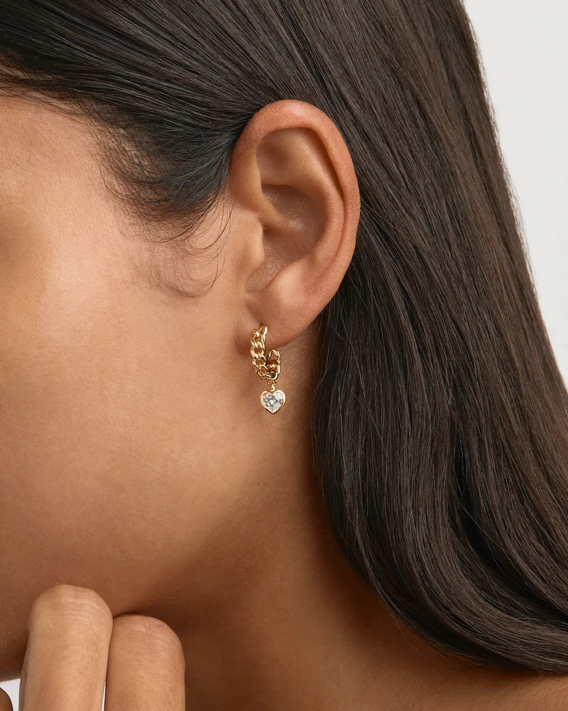 The Radiant Heart Curb Hoops showcase a sparkling heart-shaped stone, symbolising love as genuine and unconditional. Let your love radiate from the inside out - unfiltered and authentic. Available in 18k gold vermeil.
2.5 microns of 18 carat gold coating a sterling silver base.
Sold as a pair.
Hoop width: 4mm.
Hoop inner diameter: 10mm.
Set with 5mm heart cut cubic zirconia crystals in a bezel setting.
Polished