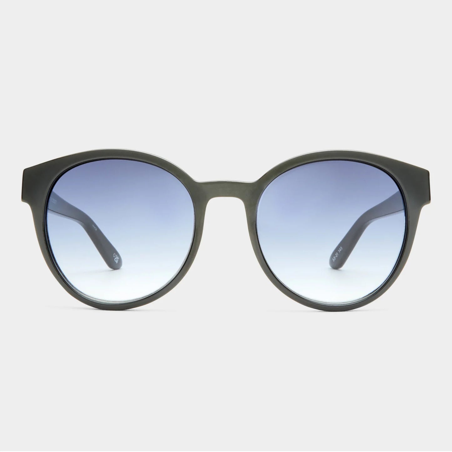 Oversized and feminine, our PARAMOUNT sunglasses offer an everyday look for all face shapes. This refined glamourous round style is designed with a modern flat profile and iconic Le Specs flag stripe metal hardware on both temples.