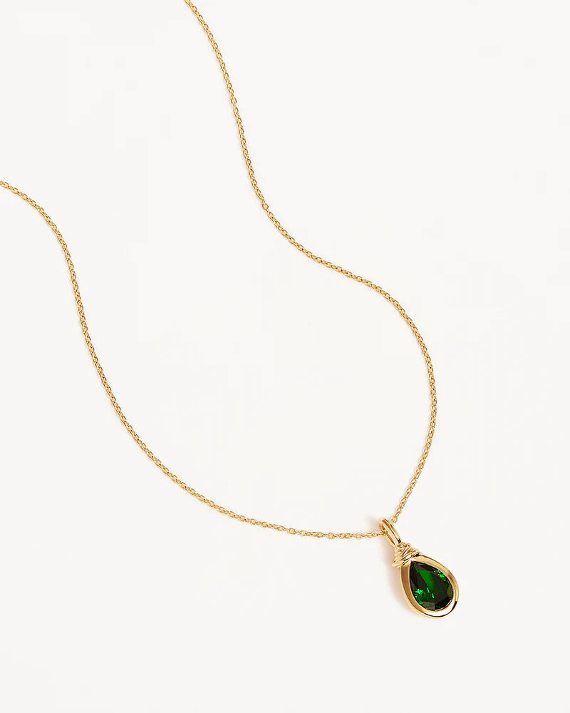 Our 18k Gold Vermeil Soul Searching Necklace in Ocean Green draws inspiration from quiet moments of self-discovery by the shoreline. Featuring a pear cut deep green cubic zirconia in a bezel setting set on our signature fine chain, this necklace is a timeless addition to your necklace stack. This keepsake also includes a silicon ball slider to customise length, making it perfect for layering. 