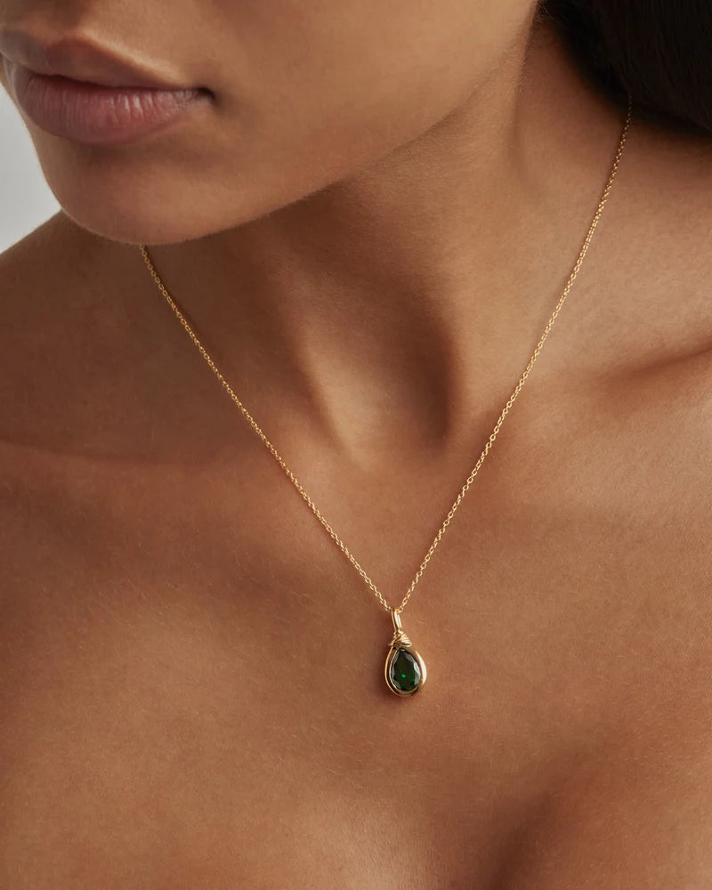 Our 18k Gold Vermeil Soul Searching Necklace in Ocean Green draws inspiration from quiet moments of self-discovery by the shoreline. Featuring a pear cut deep green cubic zirconia in a bezel setting set on our signature fine chain, this necklace is a timeless addition to your necklace stack. This keepsake also includes a silicon ball slider to customise length, making it perfect for layering. 