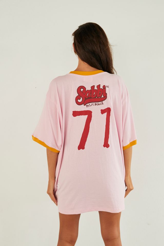 The Very Oversized Overthinker Tee
For those who can turn a single text into a 12-step emotional spiral π
Say hello to The Very Oversized Overthinker Tee - comfy, cheeky and relatable. Made from 100% cotton, this oversized beauty is your go-to for both chill days and mental marathons. With its hand-drawn I Overthink for Fun print and contrast trims, it's giving main-character energy with a side of self-awareness.
Throw it on, grab a coffee and start over analyzing everything in style.