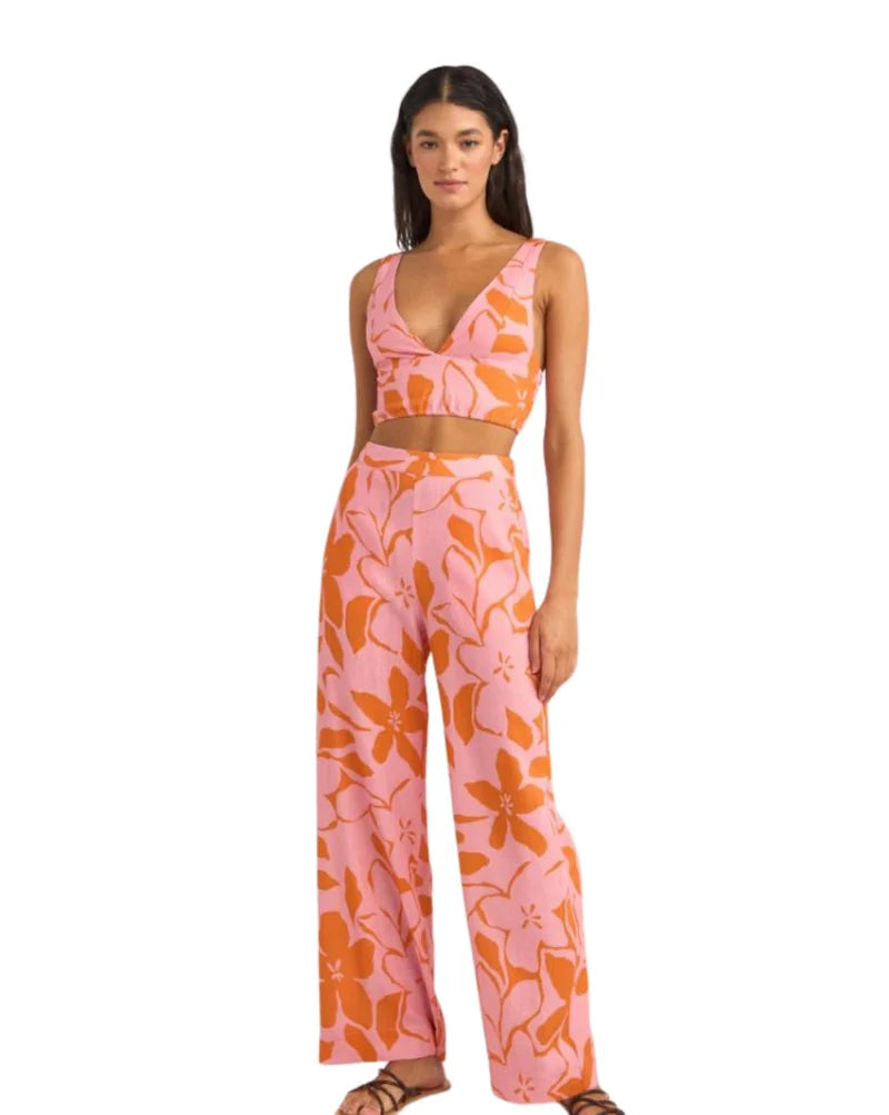 Stay cool and stylish in the Rhythm Bora Bora Floral Top. This pink cropped top combines a fitted bodice with a comfortable back smocked panel and elasticated strap. The deep V neckline and side straps add a touch of allure. Made with a lightweight rayon linen blend (70% rayon, 30% linen), it's ideal for summer. Find your perfect fit with this trendy women's fashion top.