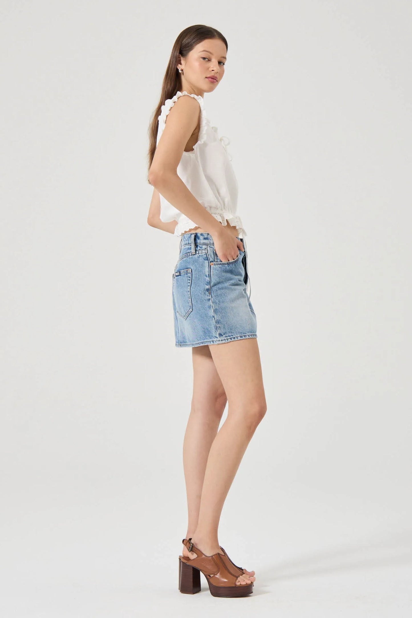 The 90s Relaxed Mini:
Mid rise relaxed mini skirt
Finished hem at mid thigh
Button fly
Made with a non stretch denim for an authentic vintage look
Will soften and shape to the body with wear
Lennon Vintage is a worn in, authentic mid blue Vintage look wash
Made with 100% Cotton